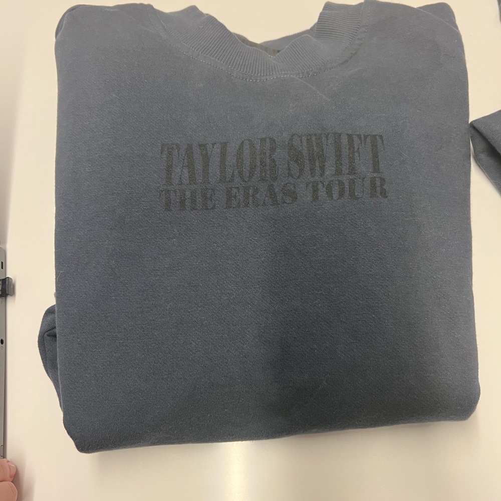 taylor swift official eras merchandise sweatshirt size medium